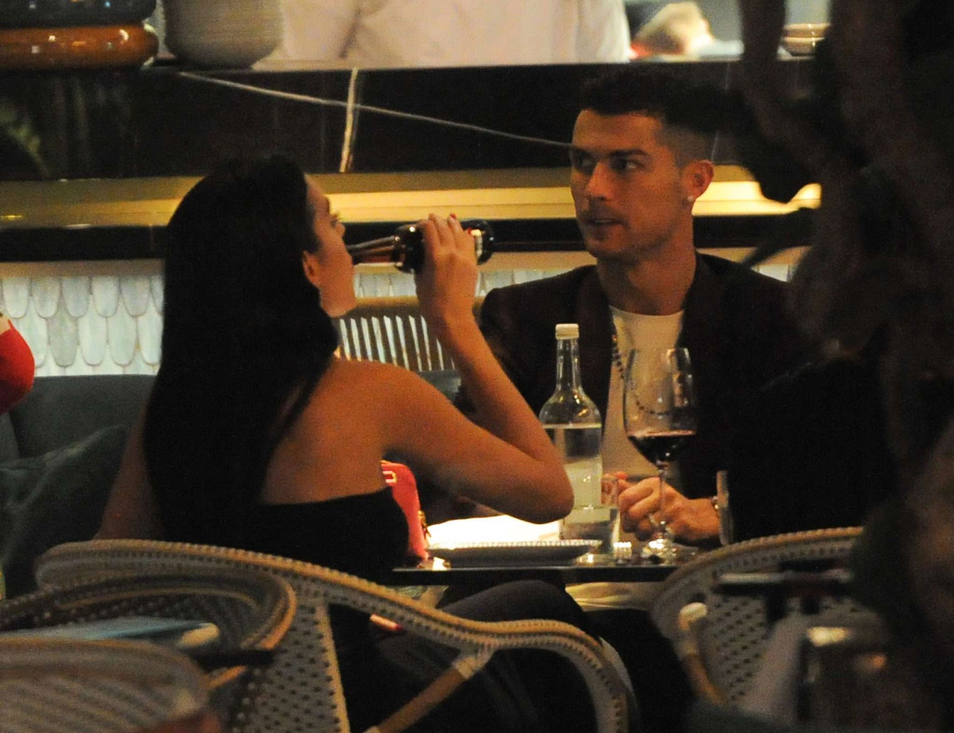 Cristiano Ronaldo i Georgina Rodriguez z Cristiano Ronaldem Juniorem na kolacji w Londynie