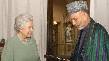 Prezydent Karzaj z królową Elżbietą II