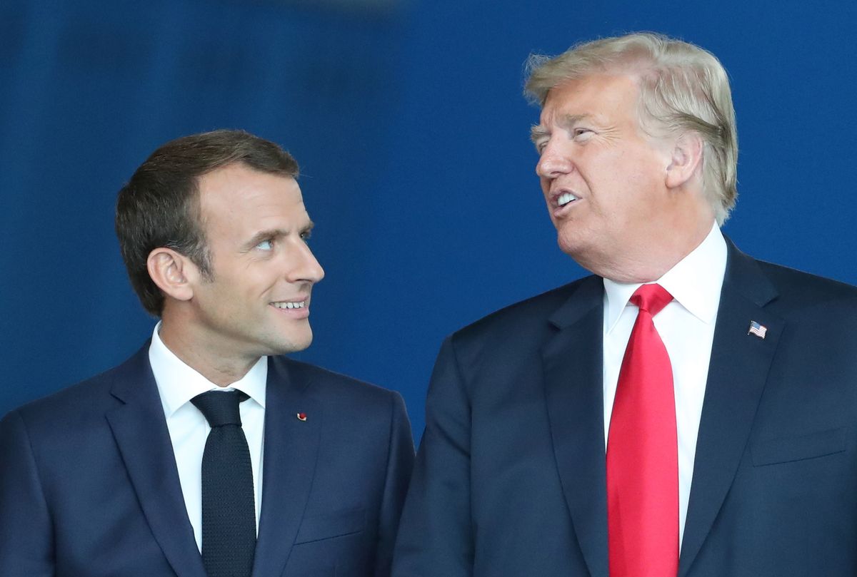 Trump przyleciał do Francji. I jest zły na Macrona