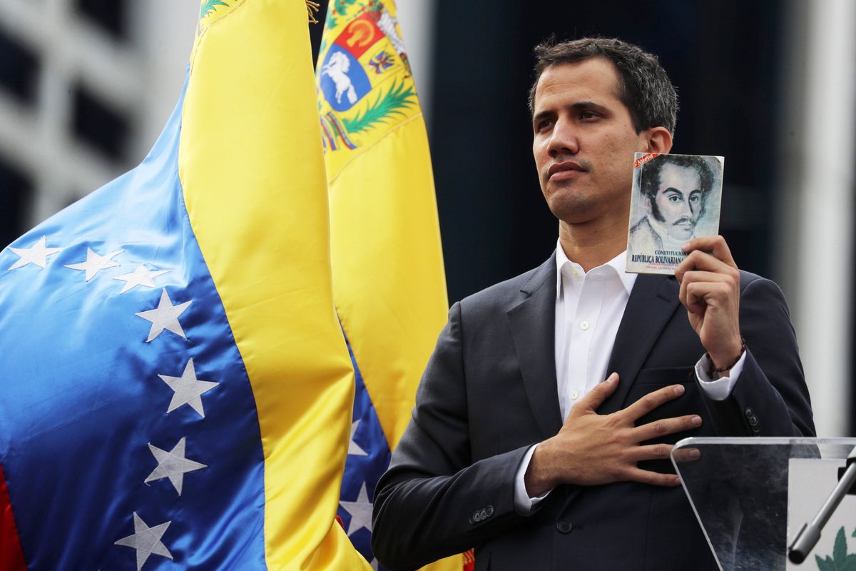 Juan Guaido z coraz większym poparciem na świecie. Samozwańczego prezydenta Wenezueli poparli Trump i Bolsonaro, Tusk wspiera demokrację
