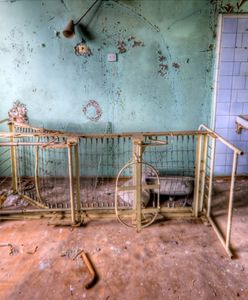 Ukraina - opuszczony szpital w Prypeci koło Czarnobyla
