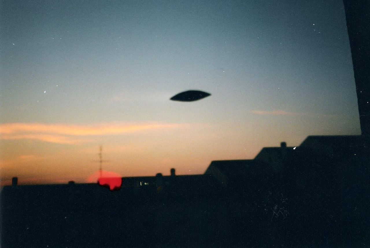 Tajemnicze obiekty na niebie. Kosmici czy rządowy spisek?