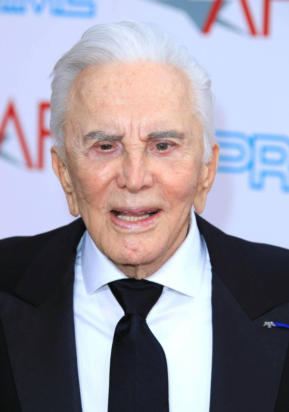 Kirk Douglas nie żyje