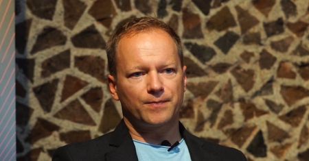 Maciej Stuhr skomentował film ze środkowym palcem. "Przelało się"