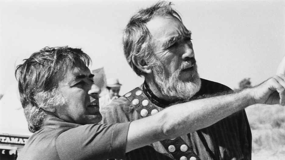 Reżyser Moustafa Akkad i Anthony Quinn na planie "Mesjasza", 1976