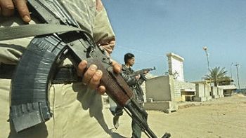 Przed posterunkiem w Faludży