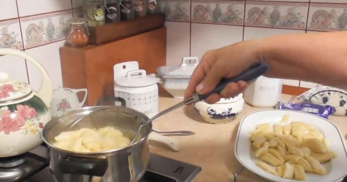 Słodziutkie, a zarazem dietetyczne pierogi leniwe. Ten owoc jest ich sekretem