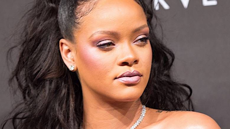 Rihanna, podróbki sprzedaje wujek