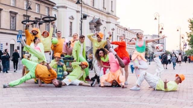 Performence znanej choreograf Anny Jujki odbył się w sobotni wieczór na ulicach Warszawy