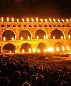 Artyści podpalili zabytkowy akwedukt