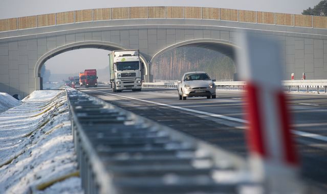 Już w przyszłym roku przy polskich autostradach ma stanąć nawet kilkadziesiąt stacji ładowania aut elektrycznych