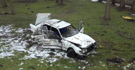 Wielkopolska: mercedes przebił barierkę i spadł z mostu