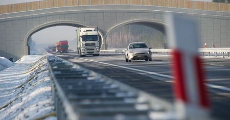 Ładowarki do aut elektrycznych powstaną przy A4 i S8. Rusza przetarg