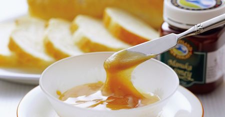 Manuka wzmacnia odporność. Najzdrowszy rodzaj miodu