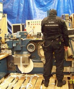 Zlikwidowali fabrykę i magazyn nielegalnych papierosów. Straty Skarbu Państwa idą w miliony