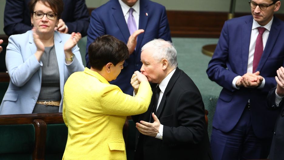 Musi nastąpić formalna dymisja premier Szydło. Teog słowa politycy PiS unikali jak ognia.