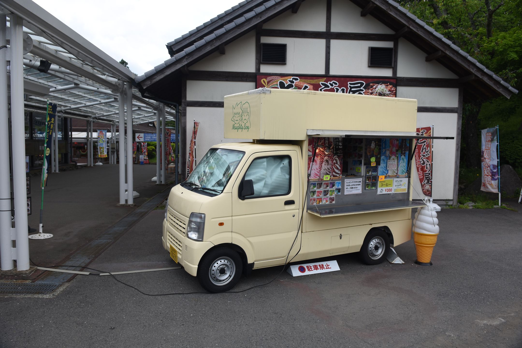 Miniciężarówki wykorzystywane są praktycznie wszędzie. Suzuki ma w ofercie model Carry, będący na rynku od początku lat 60. XX w. 