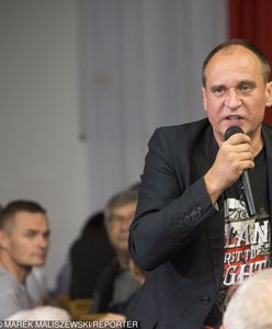 "To naprawdę wygląda żałośnie". Wulgarne wpisy Pawła Kukiza na Twitterze