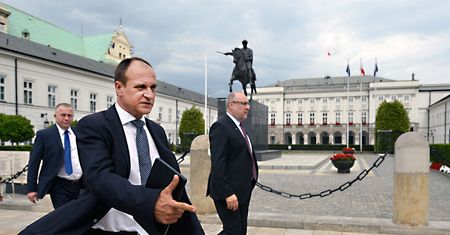 Paweł Kukiz mówi skąd się wzięły ostre zapisy w ustawie o IPN. ”Kalkulacja”