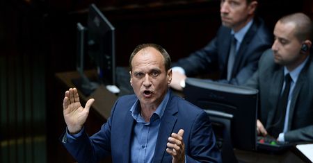 Ktoś planował zamach na Macierewicza? Kukiz: niech Obrona Terytorialna chroni ministra