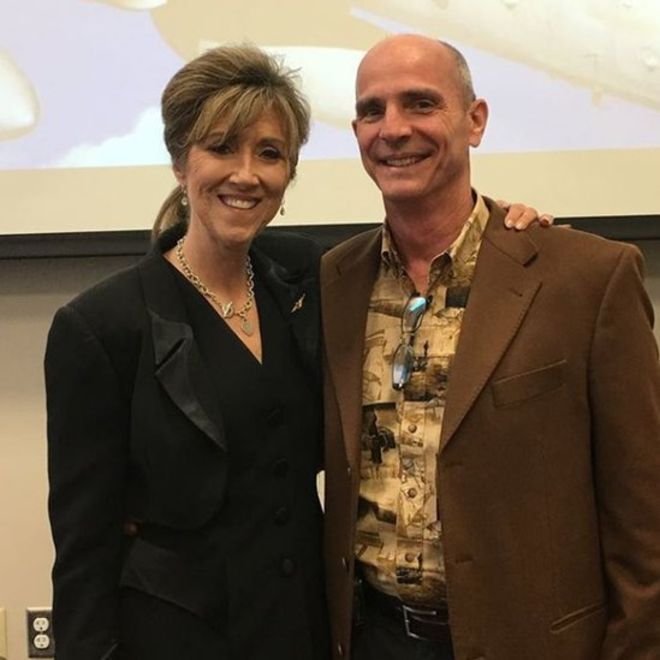 Po lewej pilotka Tammie Jo Shults 