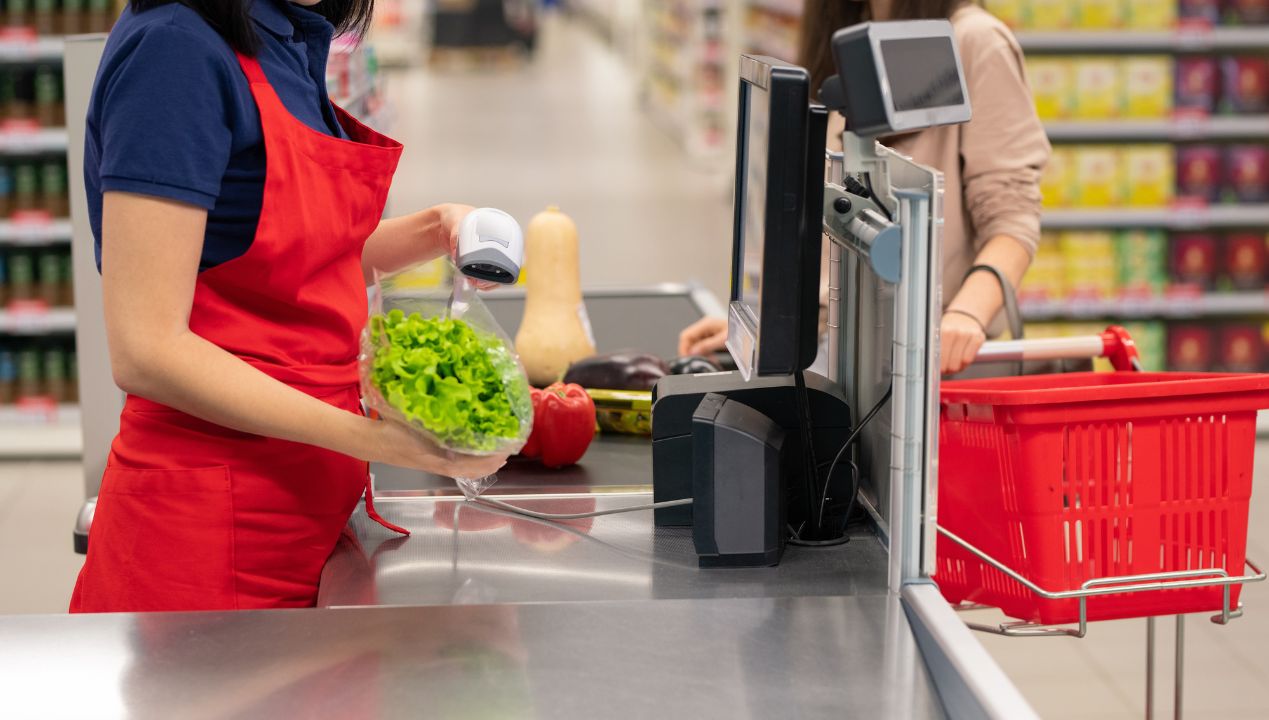 Podpowiadamy, jak działa ukryta funkcja kasy w supermarkecie. Fot. Freepik