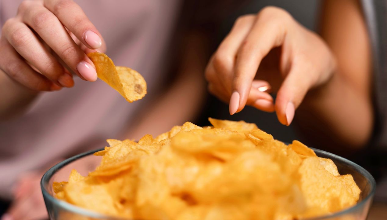 Dlaczego nigdy nie kończy się na jednym chipsie? Oto jak chrupiąca przekąska działa mózg