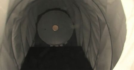 Studenci spędzili 10 dni w kapsule księżycowej (WIDEO)
