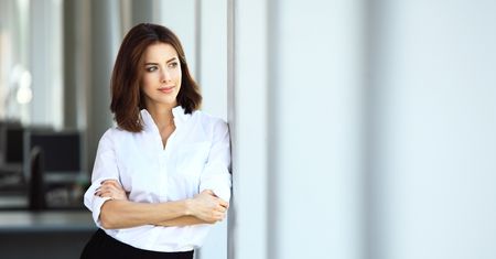 Stylizacje z białą koszulą. Kilka wariacji na temat klasycznego szyku