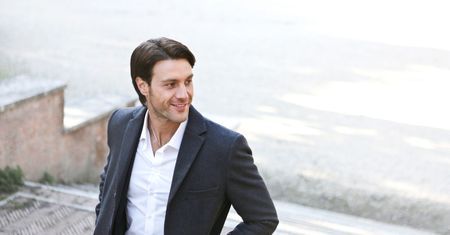 Eleganckie płaszcze na jesień. Styl, kolor, materiał