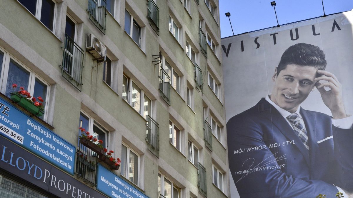 Twarzą marki Vistula jest piłkarz Robert Lewandowski.