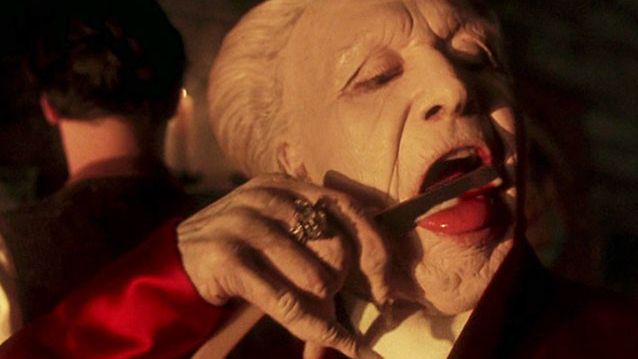 W rolę tytułowego wampira wcielił się mistrz metamorfozy, Gary Oldman