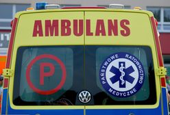 Skoczów: wypadek na DK 81. Samochód osobowy zderzył się z karetką na sygnale. Ambulans się przewrócił