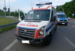 Dolnośląskie. Zderzenie trzech pojazdów. 7 osób rannych