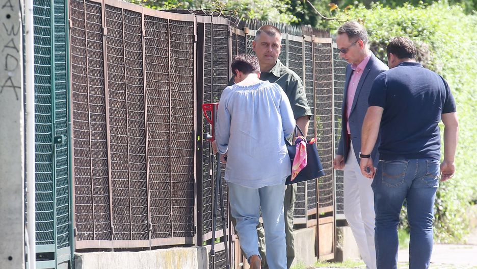 Kaczyński cierpi na zwyrodnienie stawu kolanowego.