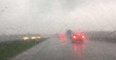 Potężne nawałnice w wielu regionach. Ściana deszczu, straż w akcji