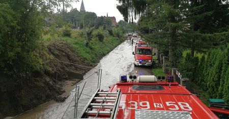 Burzowa noc. Zalane piwnice, zerwane linie energetyczne