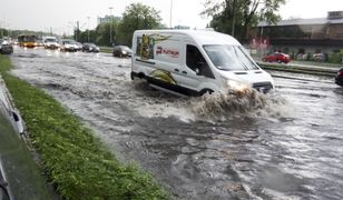 Przez Polskę idzie front, grzmi, leje deszczem i sypie gradem. Już w niedzielę zrobi się sauna