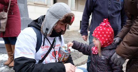Kawa, herbata, bezpłatny przejazd - dla wolontariuszy wszystko. Tak firmy wspierają WOŚP