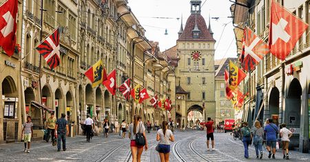 20 dni wolnego po narodzinach dziecka. Szwajcarzy głosują w referendum