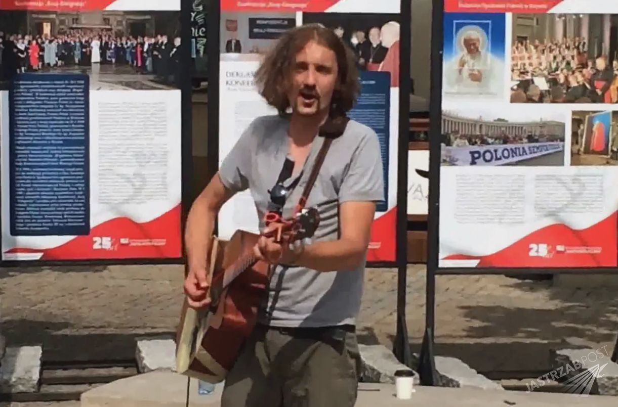 Koncert Gienka Loski na Starym Mieście w Warszawie