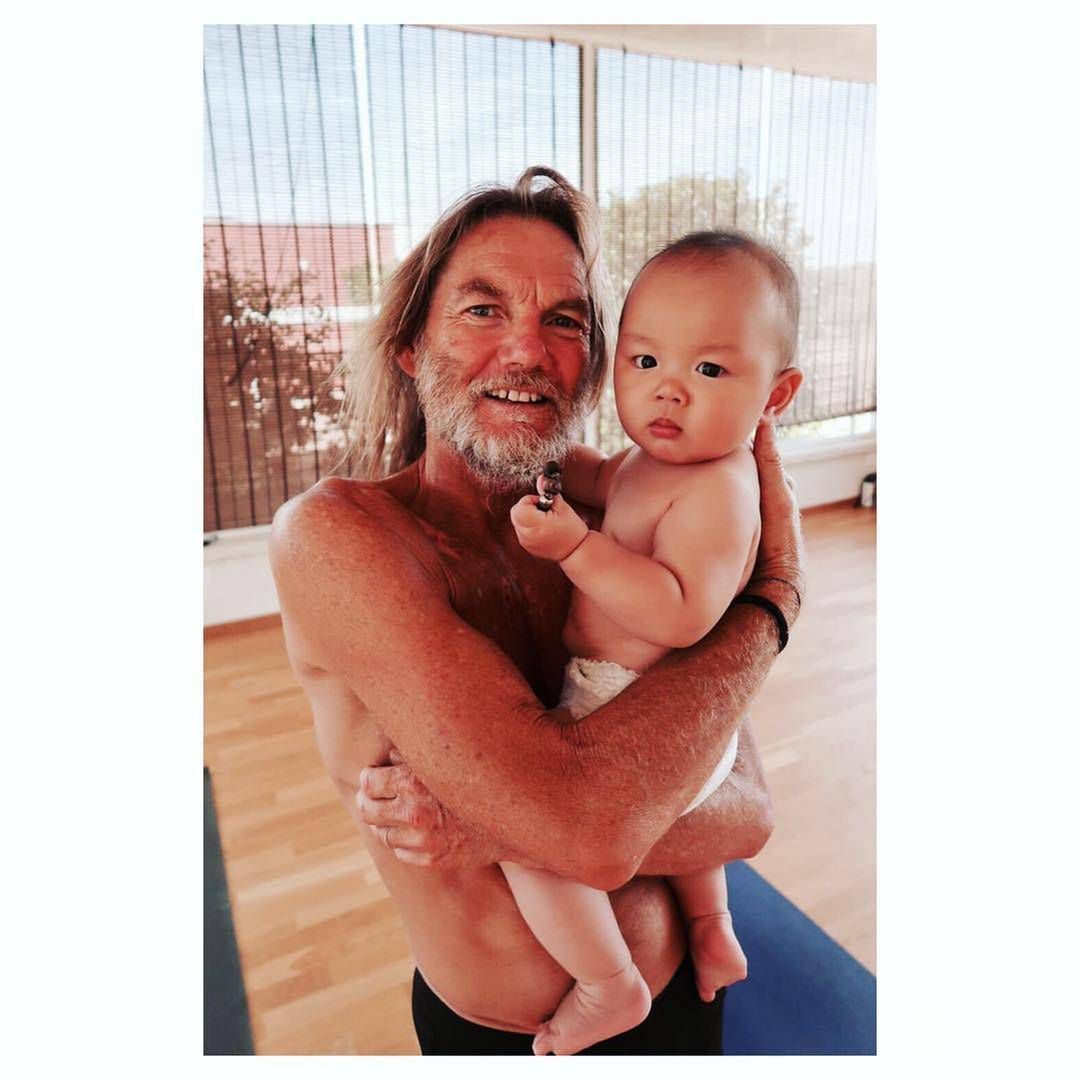 Julia Pogrebińska wychodzi za mąż na instruktora Yogi  Johna Scotta