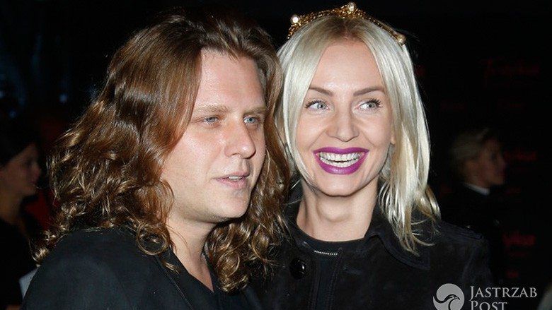 Agnieszka Szulim i Piotr Woźniak-Starak na premierze filmu Ostatnia rodzina. Zdjęcia 2016. Stylizacja 2016