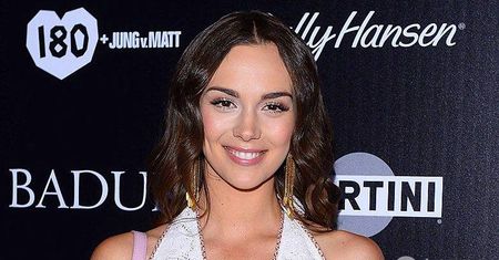 Paulina Krupińska w prześwitującej kreacji na pokazie najnowszej kolekcji marki Bizuu. WOW! Jaki dekolt!