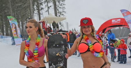 Słowacja - zjazdy na nartach w... bikini