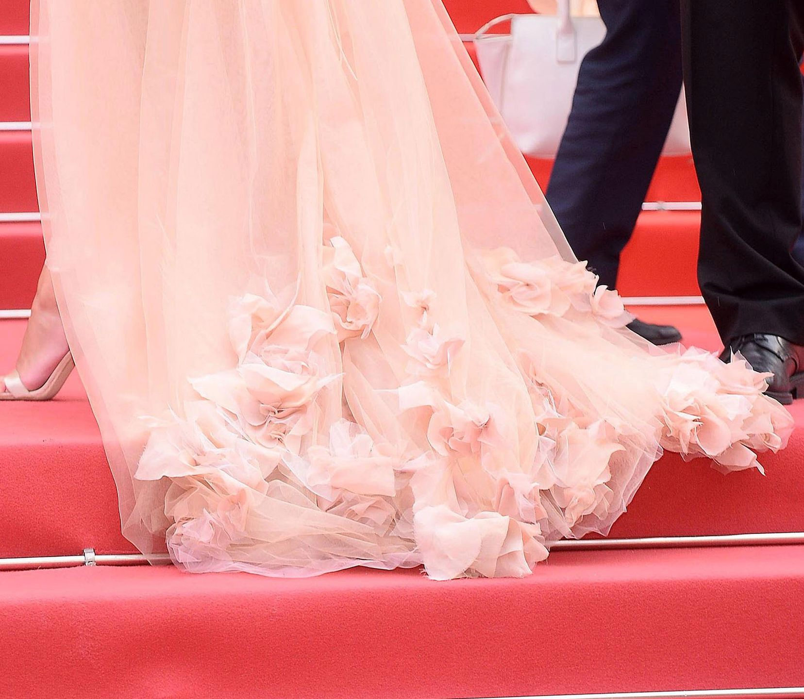 Julia Wieniawa na czerwonym dywanie - Cannes 2018