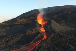 Zapierająca dech w piersiach erupcja wulkanu Piton de la Fournaise