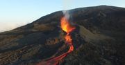 Zapierająca dech w piersiach erupcja wulkanu Piton de la Fournaise