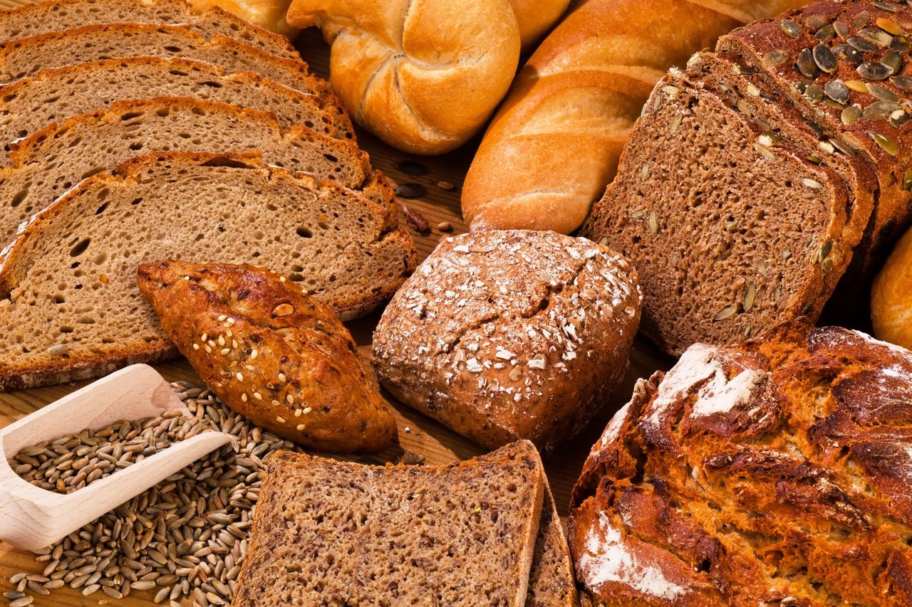 Kromka chleba - kalorie. Ile kalorii ma chleb pszenny, ile żytni, a ile graham?
