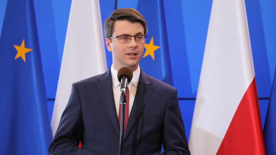 Piotr Müller: korzenie chrześcijańskie są uwidocznione m.in. poprzez krzyż w Sejmie
